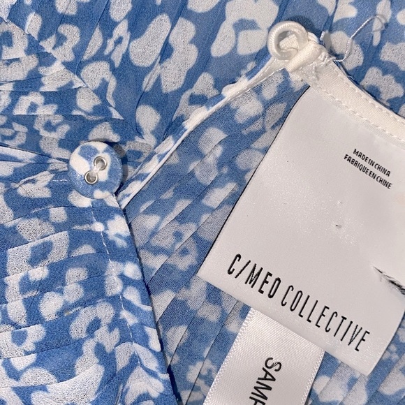 C/MEO COLLECTIVE so settled romper in blue ditsy floral size small - Picture 14 of 16